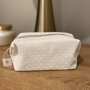 NWT Tory Burch white cosmetic small Make UP Bag Clutch